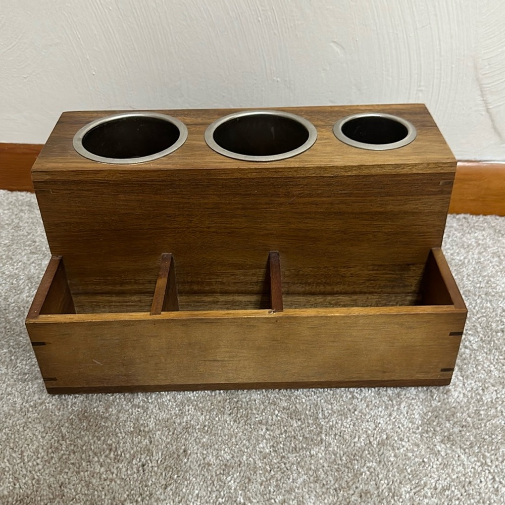 Hair tools organizer